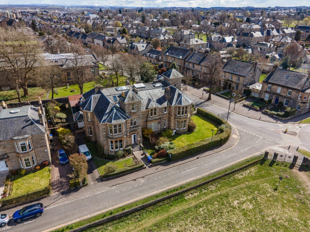 Royal Gardens, Kingspark, Stirling, FK8 Halliday Homes