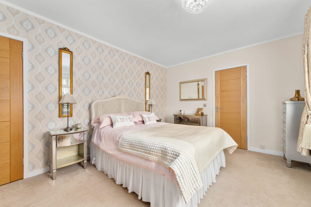 2 St Margarets Crescent 16