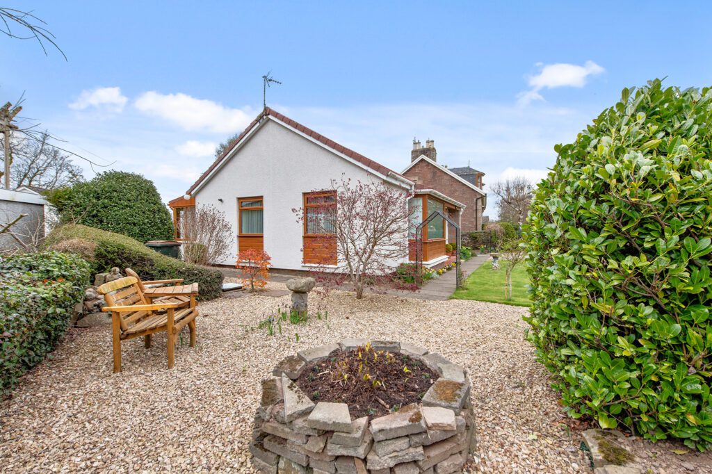 2 St Margarets Crescent 6