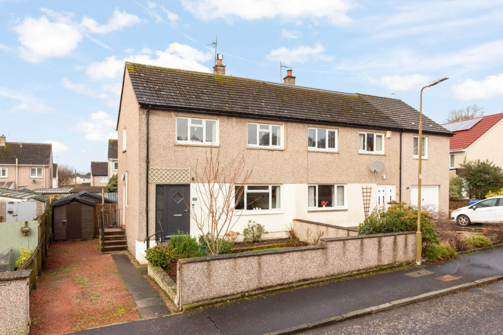 11 Highfield Avenue 01