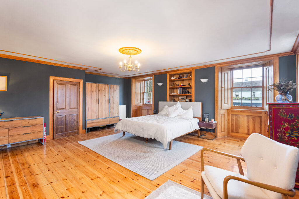 15 West Port 17