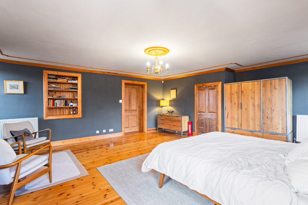15 West Port 18