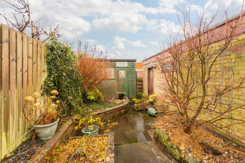 35 Woodlands Drive 24