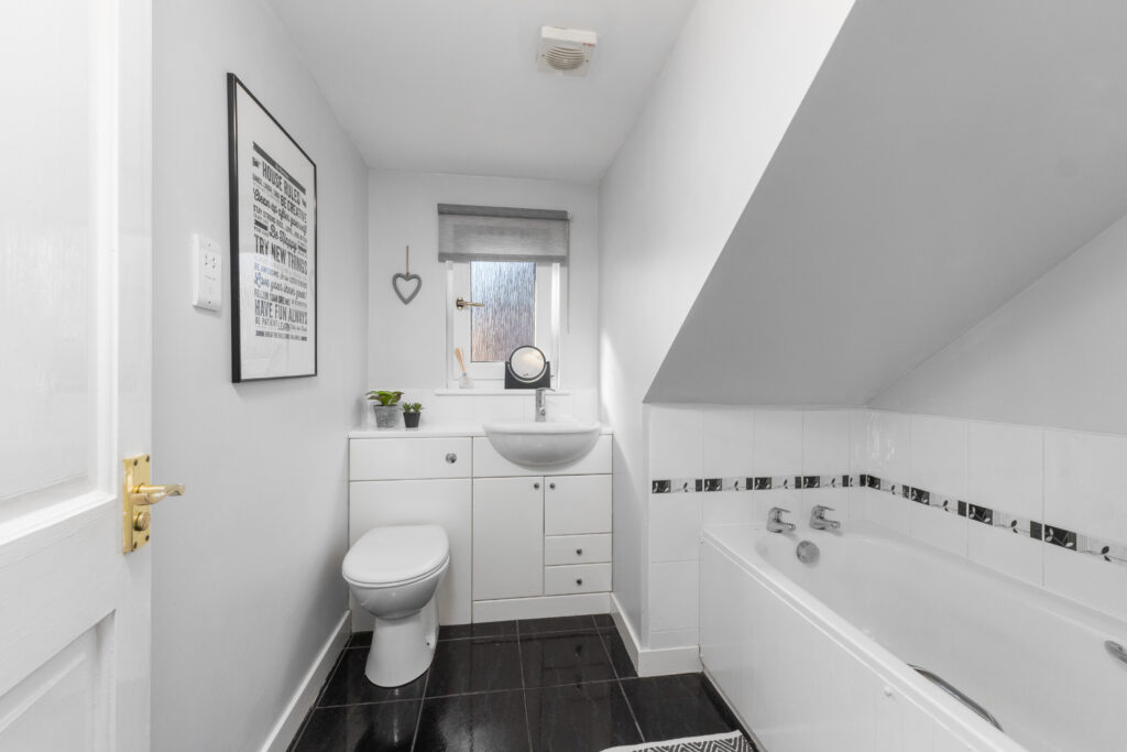34 Grahamsdyke Road 30