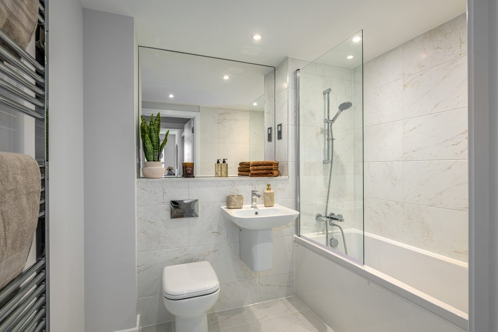 20260914CCGHomes-TheSidings-showapartment-bathroom001.jpg