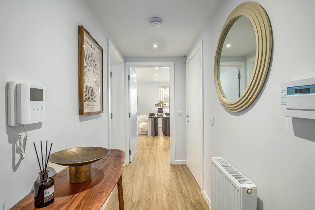 20260914CCGHomes-TheSidings-showapartment-hall001.jpg