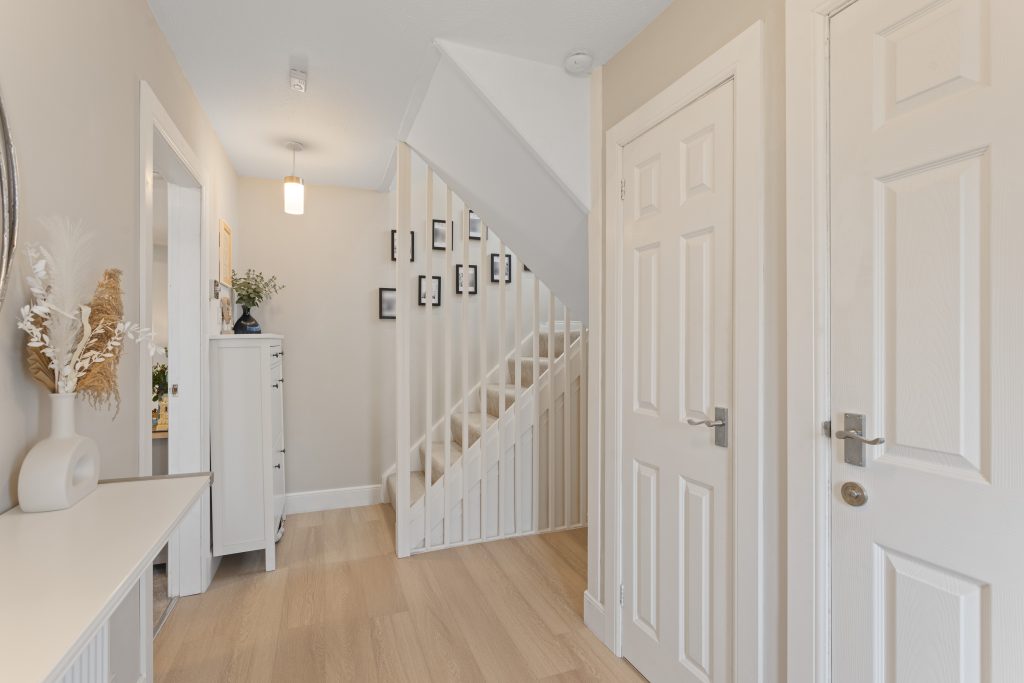 24CrosshillDrive04.jpg