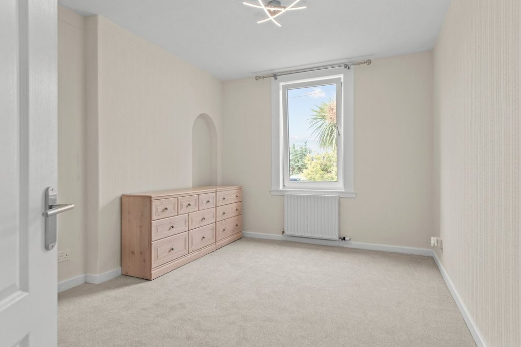 Bedroom_1783937815_4100.jpeg