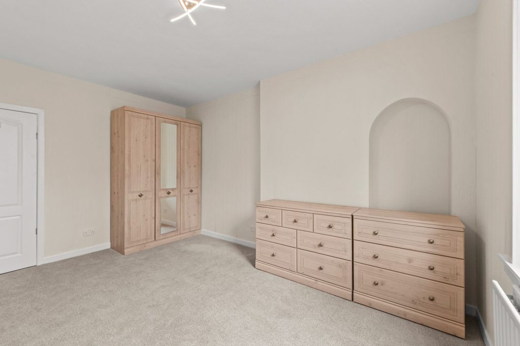 Bedroom_(_image_3)_1783937821_1553.jpeg