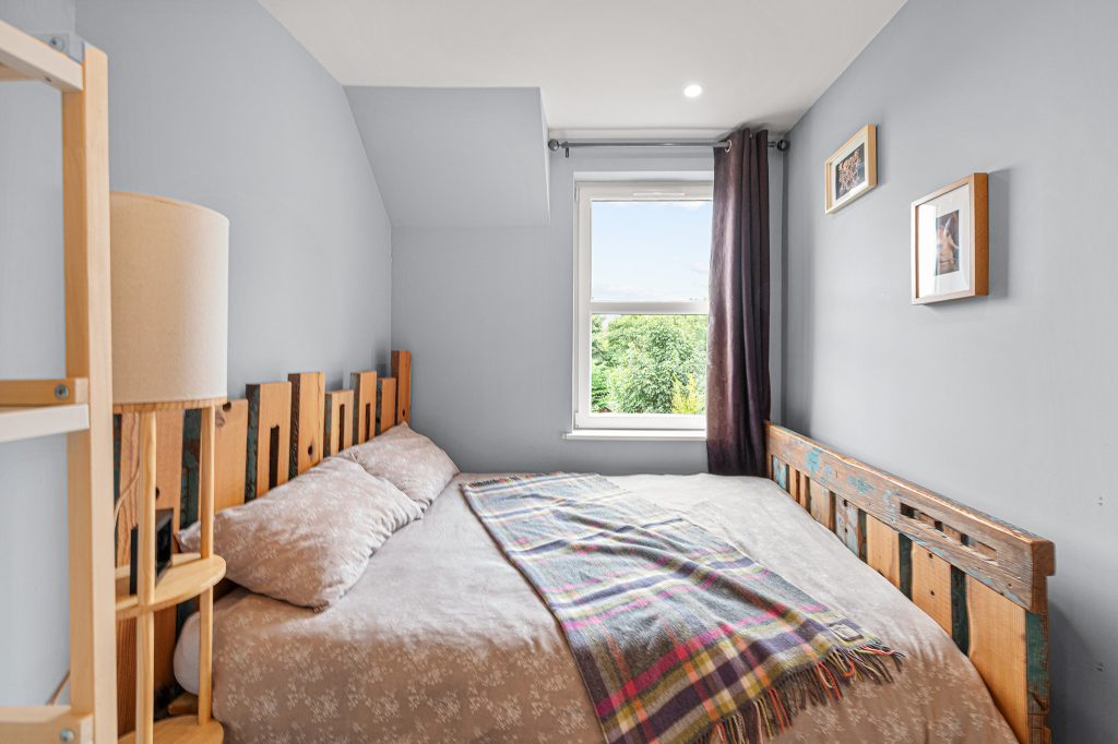 Bed32.jpg
