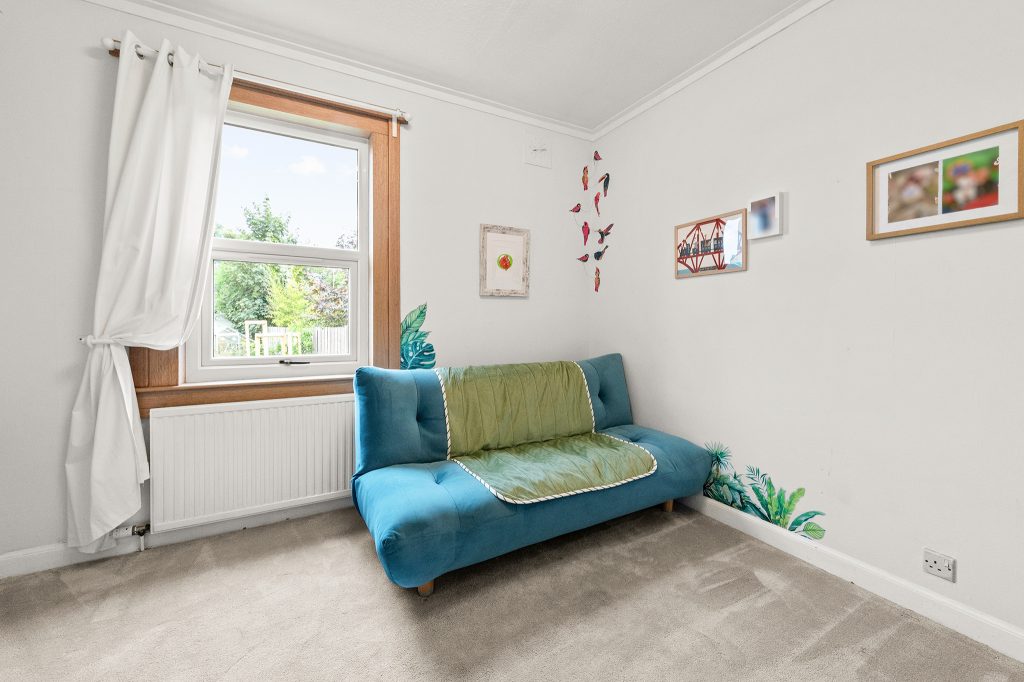 FamilyRoom-bed2.jpg