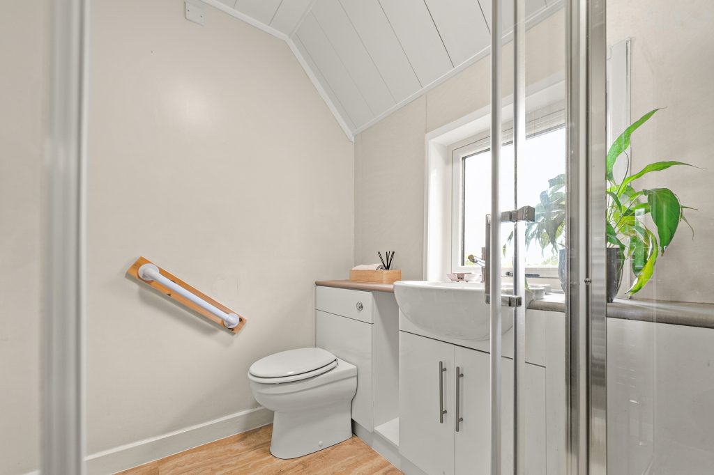 ShowerRoom2.jpg