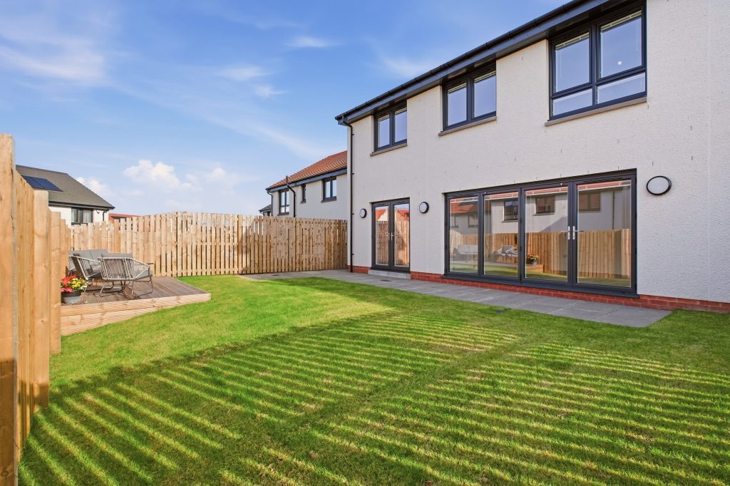 25_lochay_show_home_025.jpg
