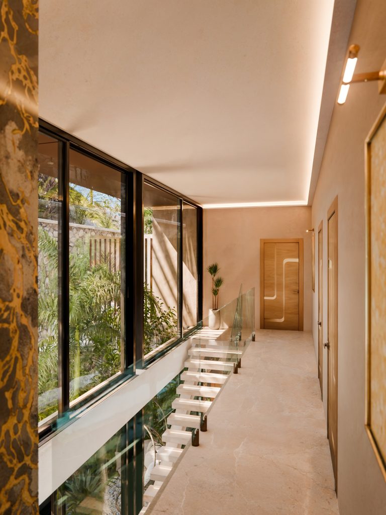 hall_1.jpg